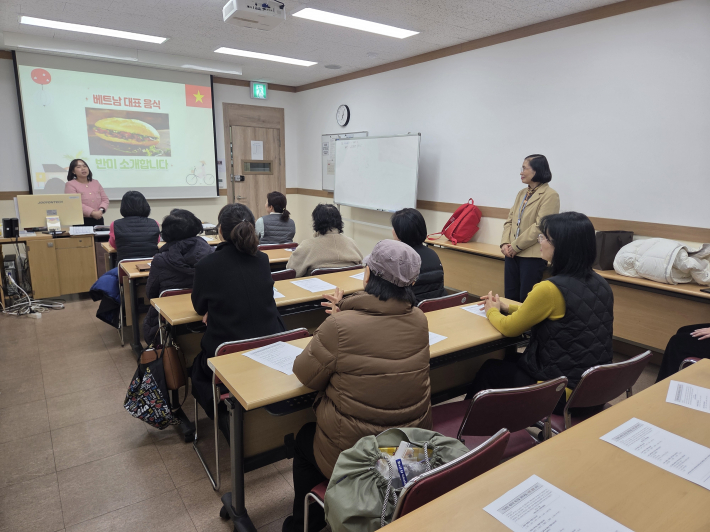 베트남의 대표 음식 반미를 설명한다.