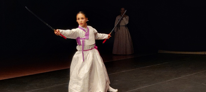 검무예인 윤자경