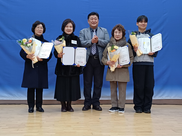 밤밭 노인복지관장, 봉사부문 감사장