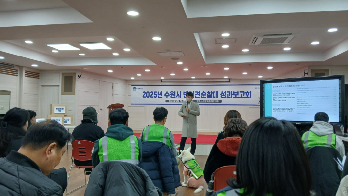 간담회를 진행하는 김지민 '유기견없는 도시' 대표