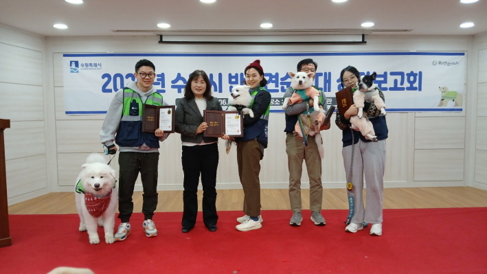 우수활동 대원 표창장 수여식후 기념촬영