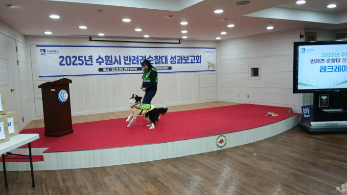 장기 자랑 우승한 이수현 대원과 반려견 '한들'팀