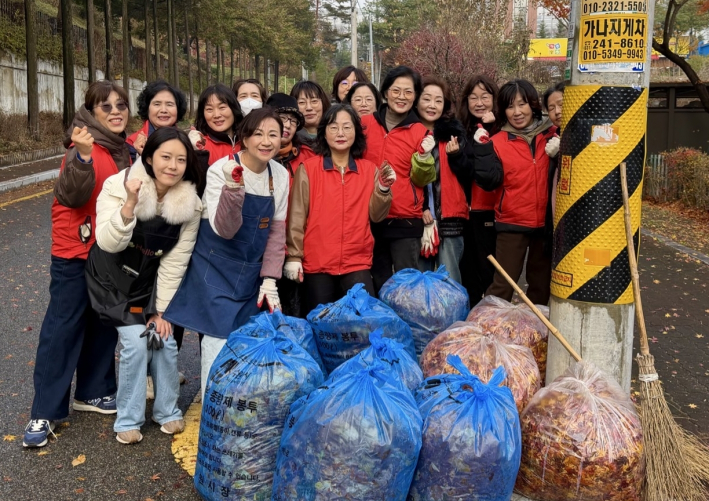 겨울철 대비 조원2동 관내 낙엽 대청소