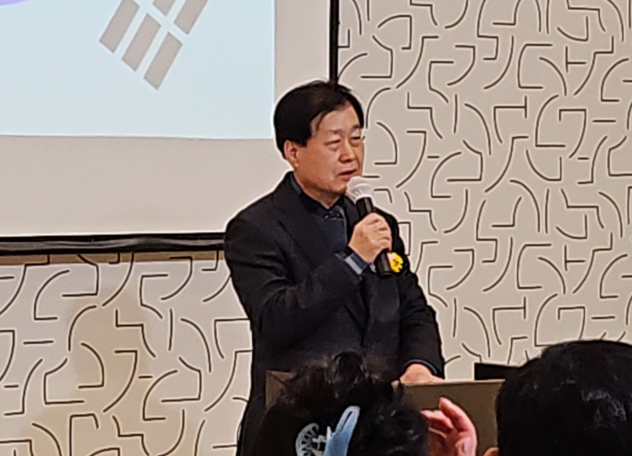 축사를 하고 있는 이병학 대한노인회 팔달구 지회장