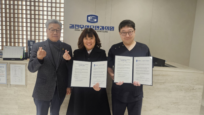 권진우 성모안과의원, 매월 권선1동 의료취약 2가구에 무상안과검진 지원