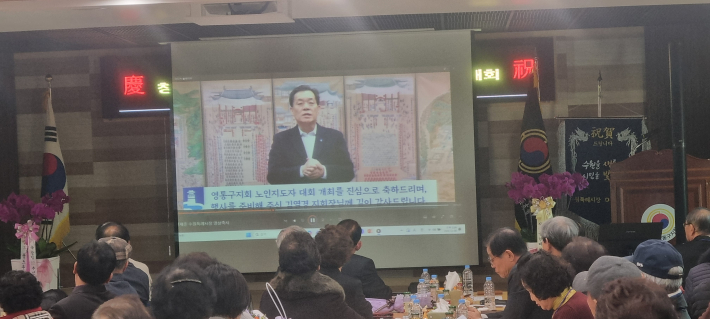 이재준 수원특례시장이 영상을 통해 축하의 메세지를전하고 있다.