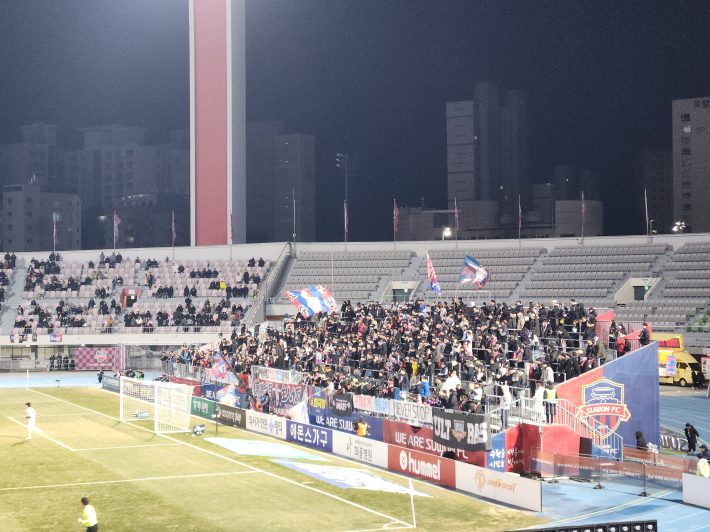 수원FC 서포터즈 응원석
