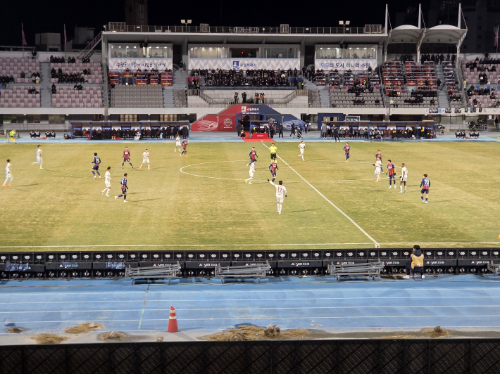 경기중 긴장감이 흐른다.