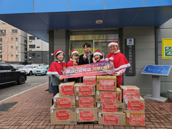 수원 강남여성병원 어울림 헤라봉사회 기부산타들 매교동 행정복지센터에 선물꾸러미 전달
