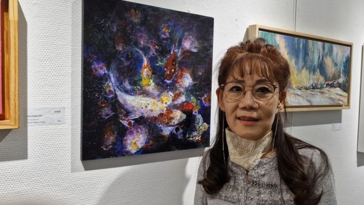 우정선 작가의 '환희'이다. 잉어를 주제로 그린 그림