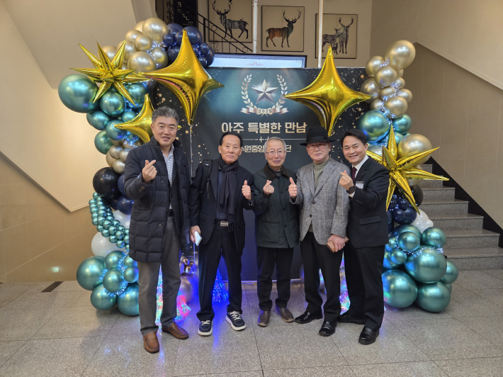 광교노인복지관 후원회 이사들의 인증샷