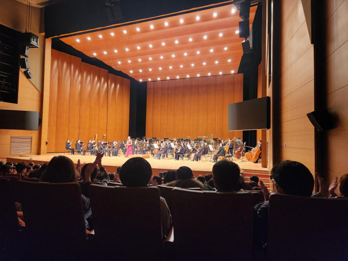 수원시립교향악단 제301회 정기연주회, 모차르트 플루트 협주곡과 앙코르 연주를 마친 플루티스트 한여진