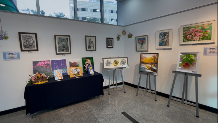 작품 전시 공간 전경(서예·수채화·연필화 등)