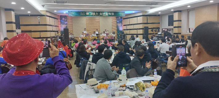 2025년 아그네스 송년음악회는 축제의 장이 되었다.