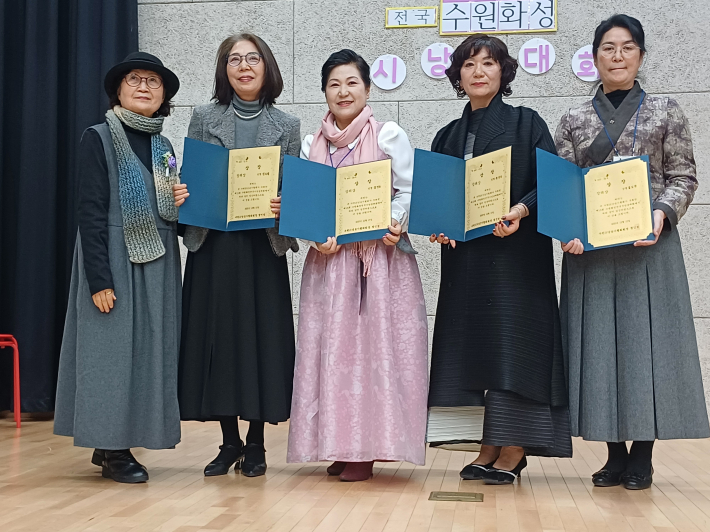 장려상 기념사진(우로부터, 류도경, 장은수, 김영순, 김승림)  