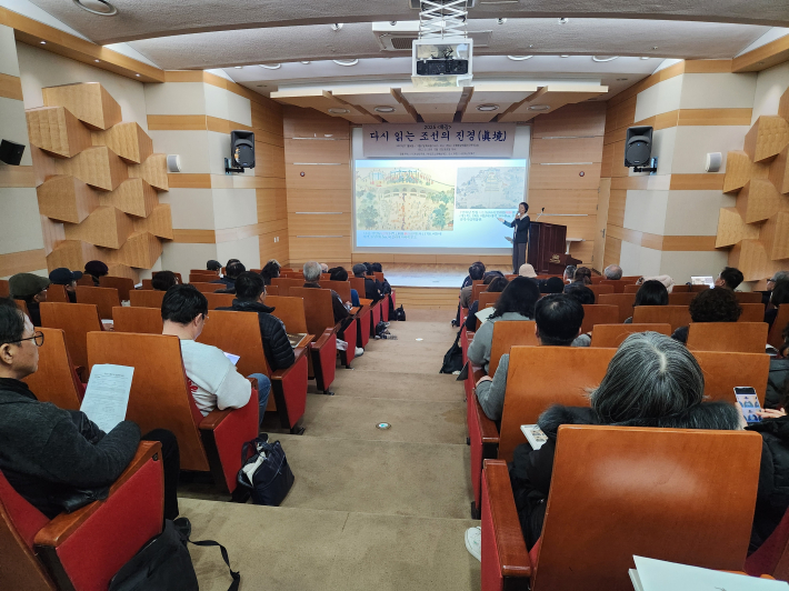 '2025 다시 읽는 조선의 진경'에서 '궁중 기록화 그림으로 국가의 일을 기록하다'라는 주제로 제송희 강사의 강의