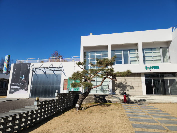 공간1986 멀티벙커에서 진행된 '달 소년'공연