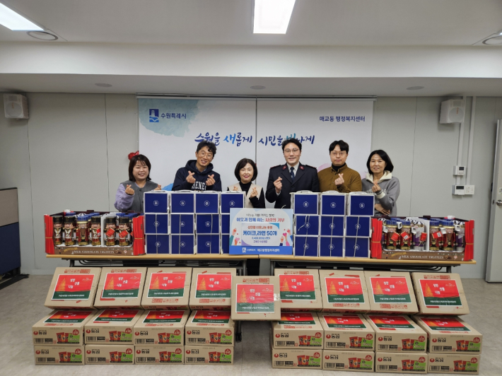 구세군 수원영문 매교동에 크리스마스 선물(케이크, 초콜릿, 라면) 후원