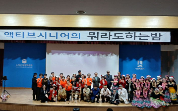 '제10회 뭐라도 하는 밤' 기념촬영