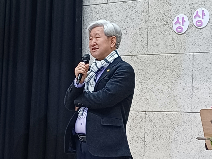 김동석<흐르는 물처박혜럼> 시 낭송 전경