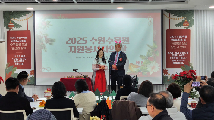 아코디언과 요들 공연으로 분위기를 띄운 식전 공연  