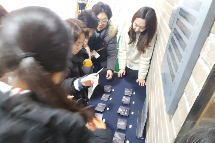 영화 관람 후 휴식시간, 참여자들은 12명의 배심원 중 인상 깊은 배심원 2명을 선택했다.