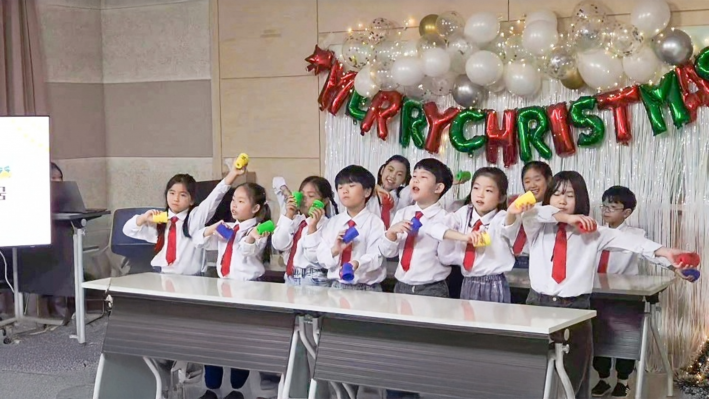 리듬컵타로 하나가 된 무대, 아이들의 호흡과 에너지가 객석까지 전해진 순간.<사진제공 - 수원시다함께돌봄센터19호점>