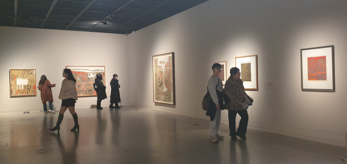 박래현의 추상 작품 등 거장들의 새로운 시도를 만날 수 있는 전시 공간