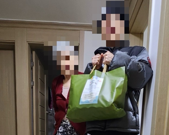 따뜻한 설명절을 보낼 수 있도록 취약계층 180명께 나눔상자를 전달하였다. 