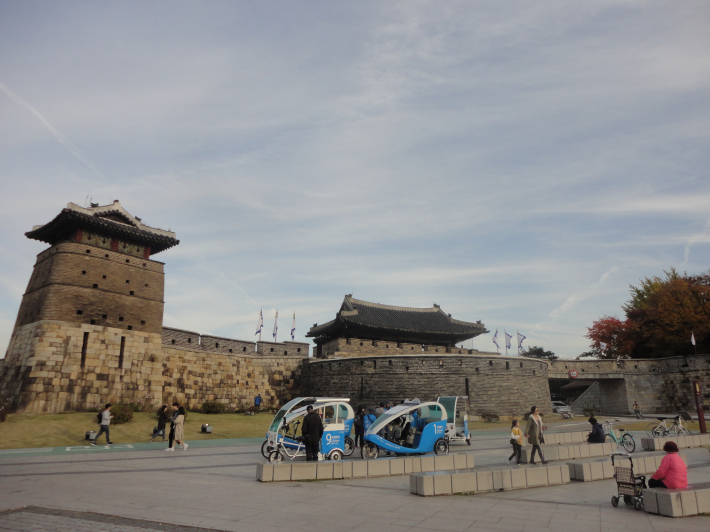 수원화성 화서문과 서북공심돈 모습