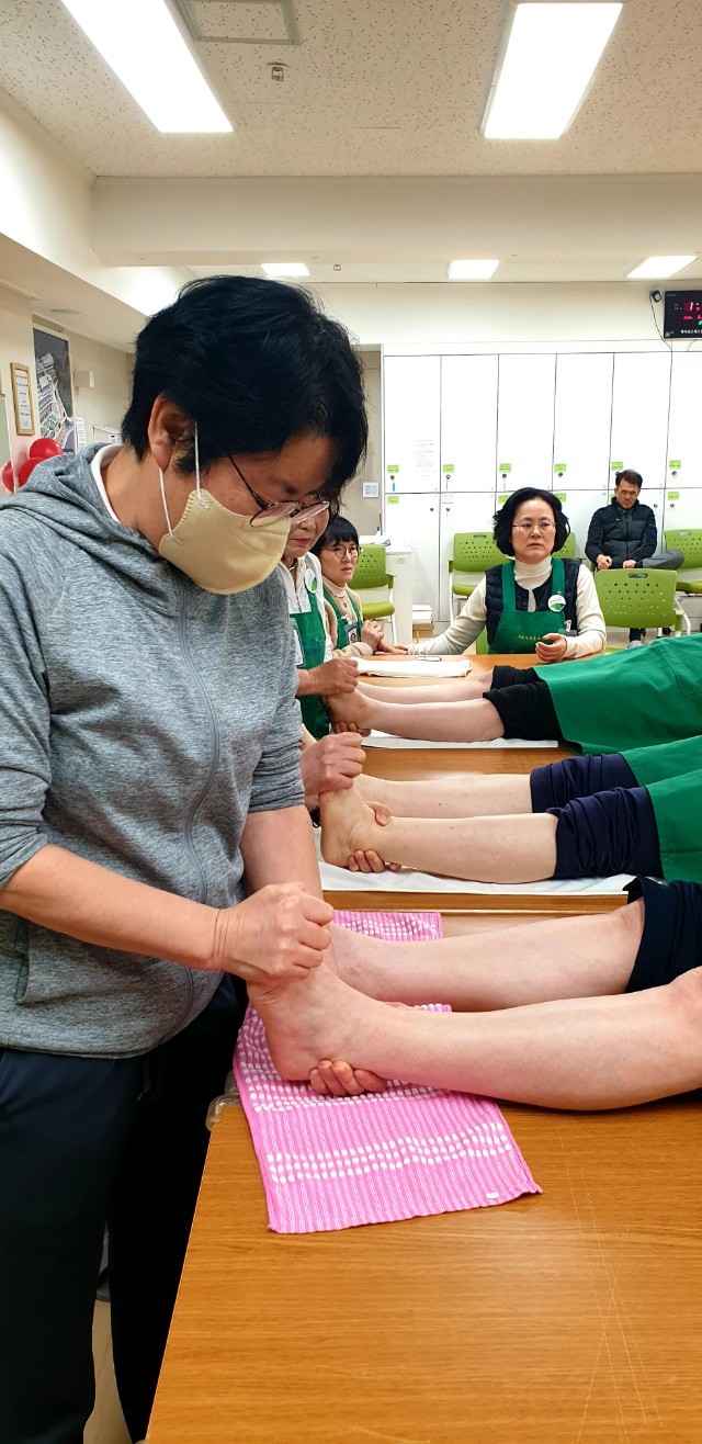아로마 요법 교육 장면