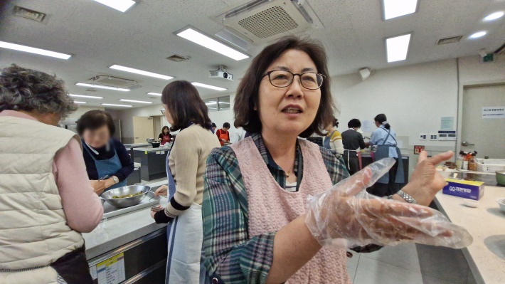 박영란 실습생이 인터뷰에 응하고 있다