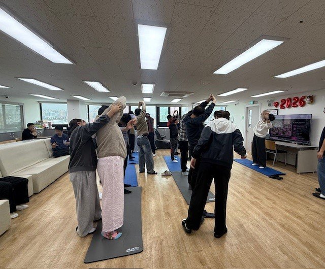 사진) 장애인복지시설 이용자들이 맞춤형 운동 프로그램에 참여하고 있다.    