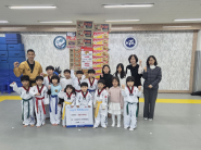 전달식을 진행중이다.