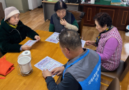 조원2동 지역사회보장협의체에서 경로당별 순회하며 한파대비 안내사항을 전달하고 있다.