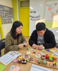 선생님과 수업하고 있는 모습