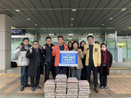 수원 남부 로타리클럽에서 우유, 계란을 전달하고 있다.