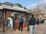 팔달구 사회복지과에서 수곡경로당 현장점검을 실시하고 있다.