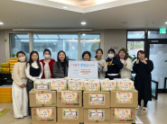 시립하늘채더퍼스트2 어린이집에서 떡국용 식료품 꾸러미 기부