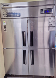  익명의 기부자에게 받은 냉장고