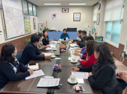 정자3동 행정복지센터에서 수원도시재단 마을자치지원센터와 함께 아이디어 컨설팅을 실시하고 있다.