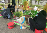 사진) ‘찾아가는 새빛 정원 상담실’에서 시민들이 분갈이 교육을 받고 있다.    