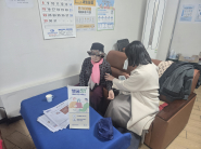 건강상담 및 혈압측정 사진