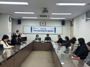 망포2동 지역사회보장협의체 3월 월례회의에서 특화 사업에 대한 심의를 하고 있다. 