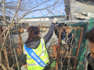 평리동 주민에게 불법소각 홍보를 진행하였다