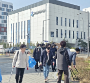 새봄맞이 일제 환경정비를 진행하는 모습