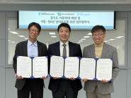 25일(수), (왼쪽부터) 협약식에 참여한 경기도아동그룹홈지원센터 이은상 센터장, 경기도거점아동보호전문기관 문상록 관장, 경기도가정밖청소년지원센터 이승렬 센터장의 모습.