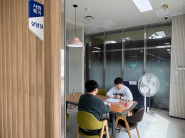 복지대상자의 소득 및 재산 등 변동사항이 있을 경우 사회복지업무 담당 공무원에게 사전 신고가 필요하다.