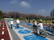 사진)수원시가 만석공원 자전거교육장에서 ‘자전거 안전교육’을 운영하고 있다.    