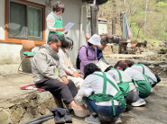 세족식(선배 봉사자와 교육생)